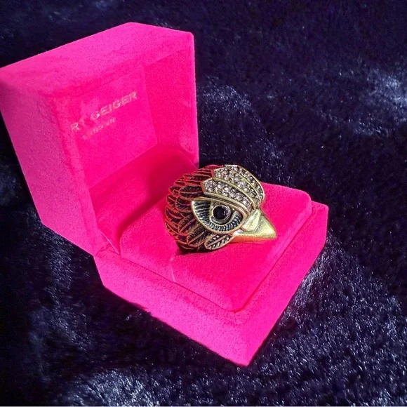 🦅✨ Kurt Geiger Gold Eagle Head Crystal XL Ring - Picture 6 of 11